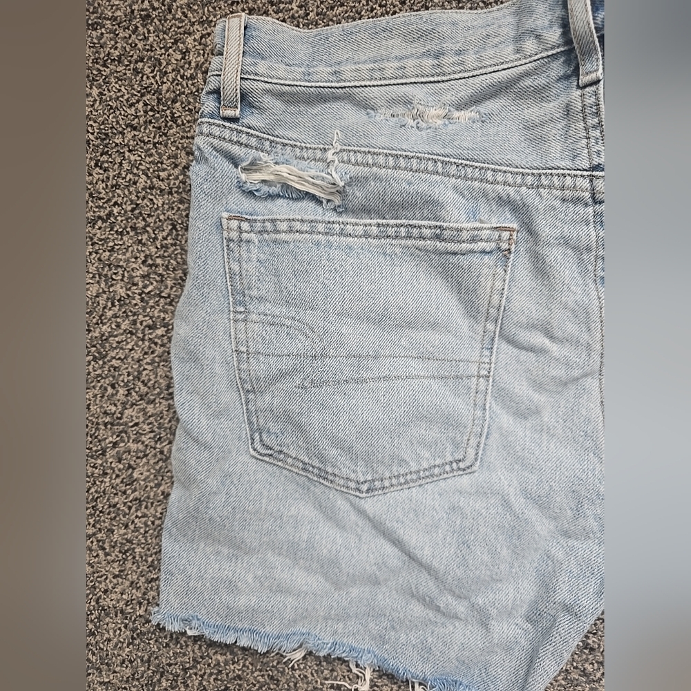American Eagle 90s Boyfriend Shorts Light Blue Denim Distressed  Size 6 - Picture 5 of 13